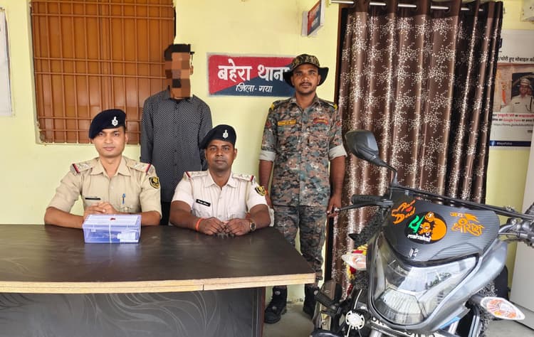पिस्तौल व बाइक के साथ युवक को किया गिरफ्तार