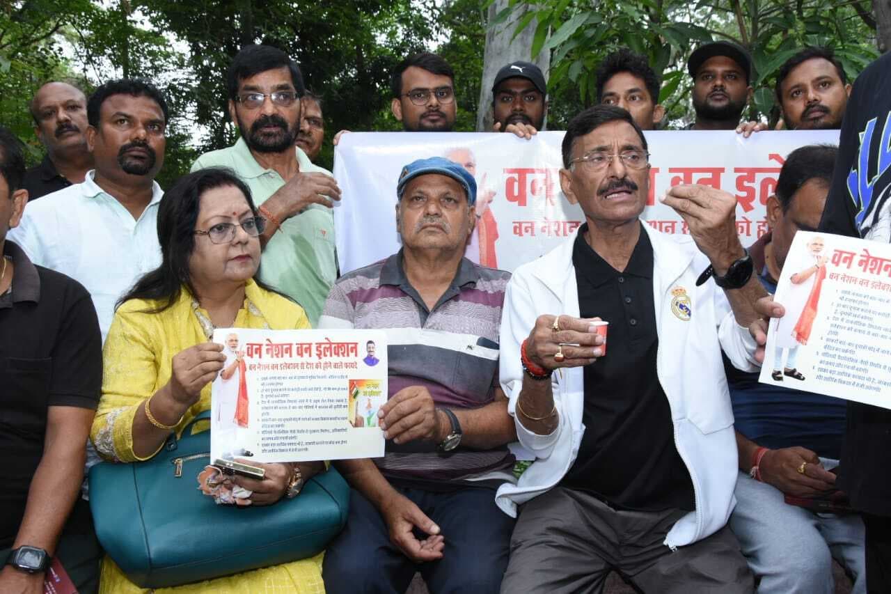 Political News : एक साथ दोनों चुनाव होने से खर्च में आयेगी कमी : संजय सेठ