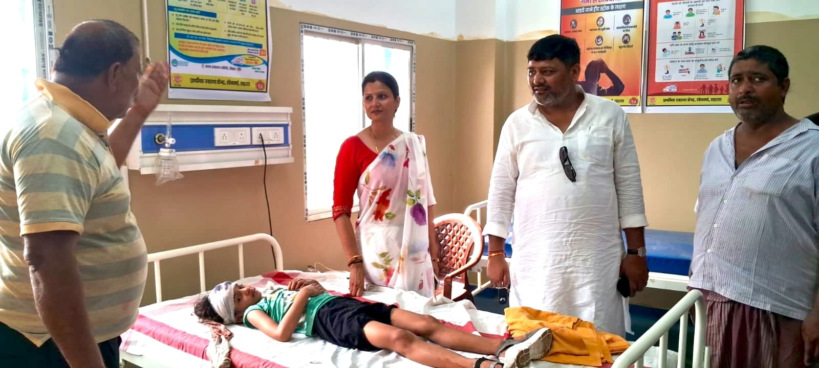 अनियंत्रित ऑटो पुल के डिवाडर से टकरायी, बच्ची सहित दो घायल