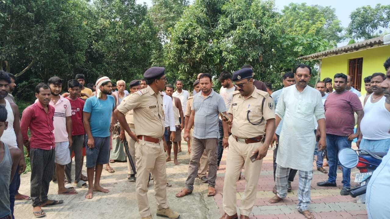 चार घरों में डाका, 12 लाख नगद व जेवरात की चोरी