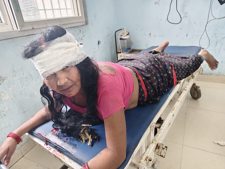 शीशमहल चौक के समीप बाइक की ठोकर से महिला जख्मी