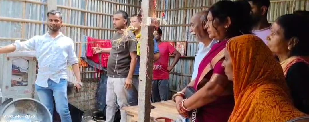 हसनगंज में वज्रपात से तीन घरों के आशियाना उजड़े, भगदड़