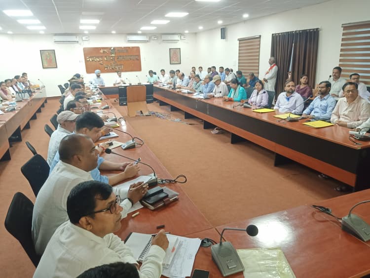 आपदा विभाग बाढ़ पूर्व करें तैयारी : आयुक्त