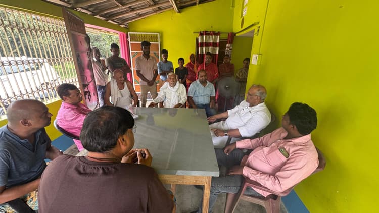 चोरी की जानकारी मिलते ही पूर्व उप मुख्यमंत्री पहुंचे पीड़ित के घर