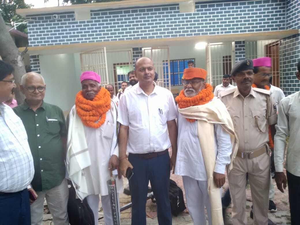 प्रखंड व अंचल कर्मियों को सेवानिवृत पर दी गयी विदाई