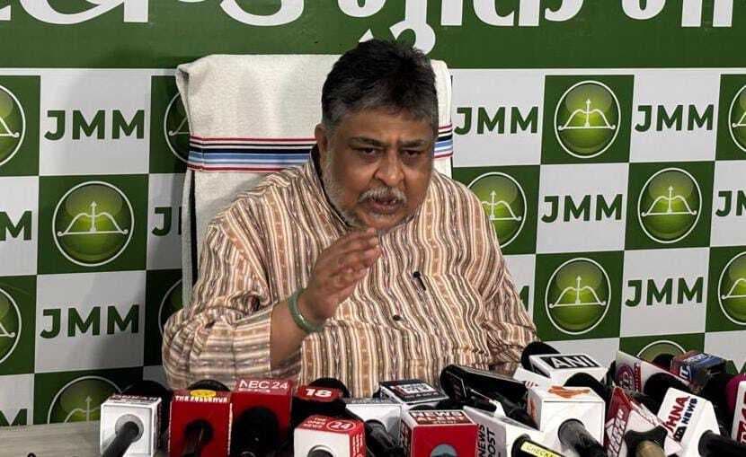 Political News : मित्र के लिए रिम्स टू का विरोध कर रहे हैं बाबूलाल : झामुमो