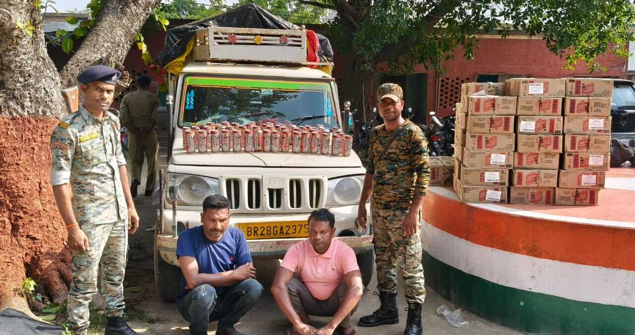 पिकअप में आलू में छुपाकर हो रही थी शराब की तस्करी, 92 पेटी शराब के साथ दो धराये