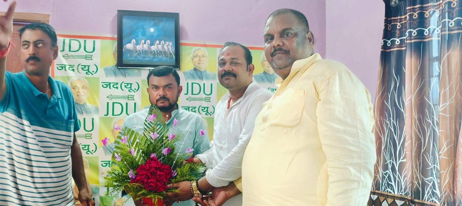 बिहार महादलित आयोग का अध्यक्ष बनाये जाने की घोषणा के बाद कार्यकर्ताआसें में हर्ष