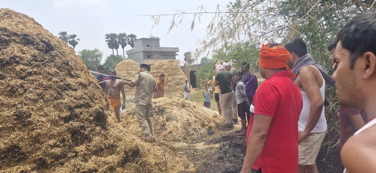 अगलगी में पशु चारा जलकर राख, लोगों की सक्रियता से बड़ा हादसा टला