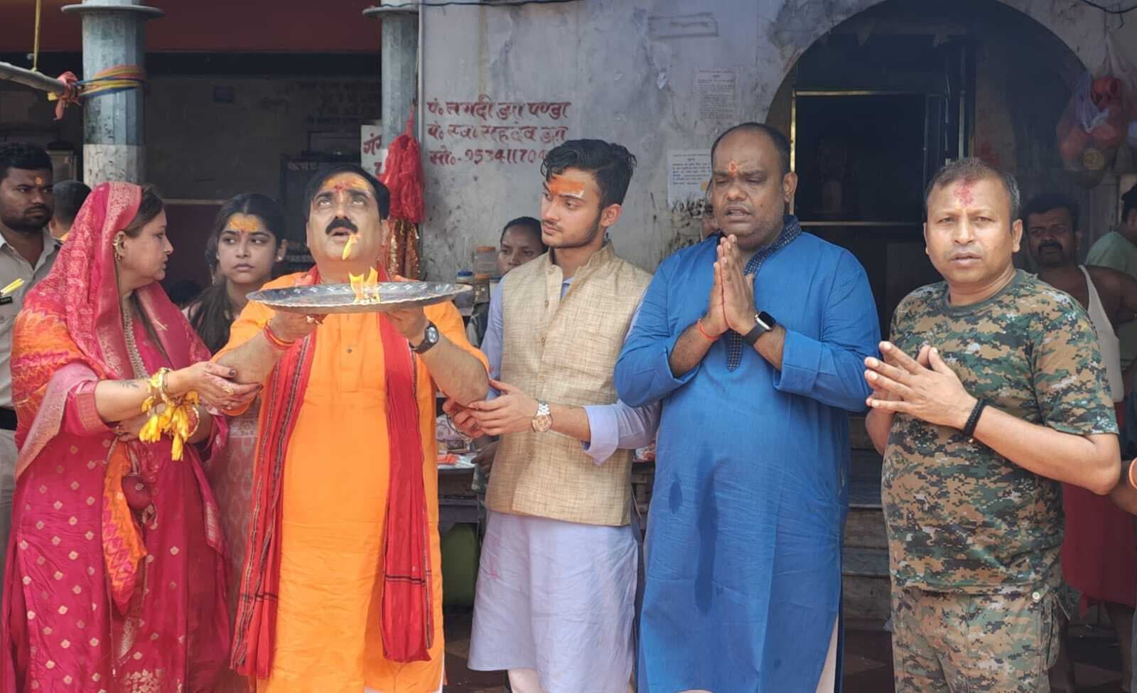 बिहार के नगर विकास मंत्री ने की बाबा फौजदारीनाथ की पूजा