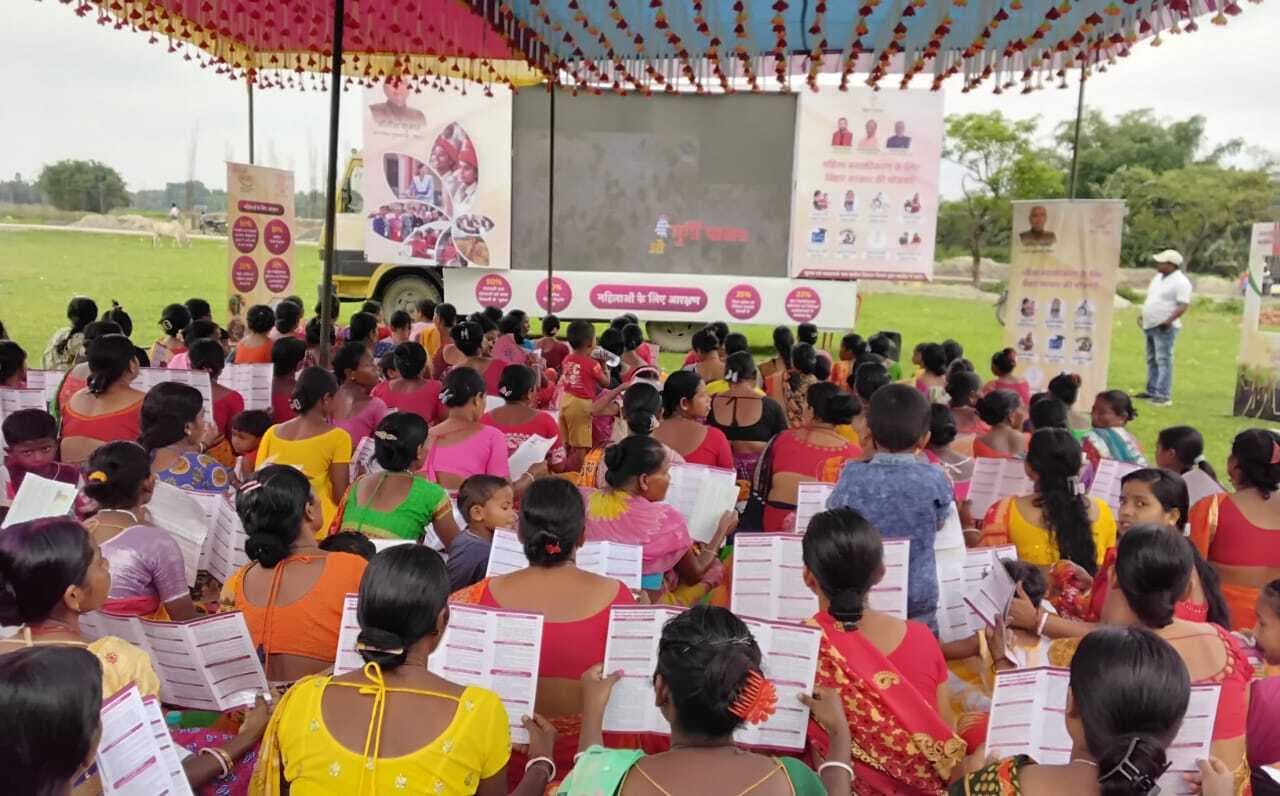 आत्मनिर्भर महिलाएं साझा कर रहीं अनुभव, विकास के लिए दे रहीं सुझाव