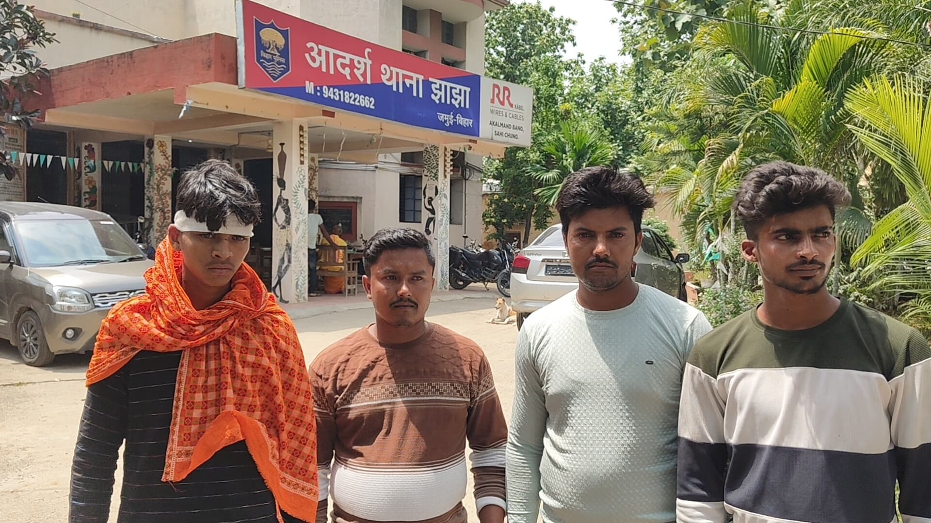 मारपीट व छिनतई मामले में थाने में दिया आवेदन