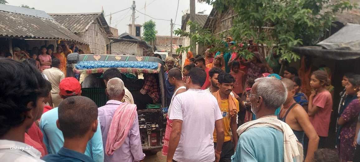 Madhubani News : वाहन पलटने से युवक की मौत