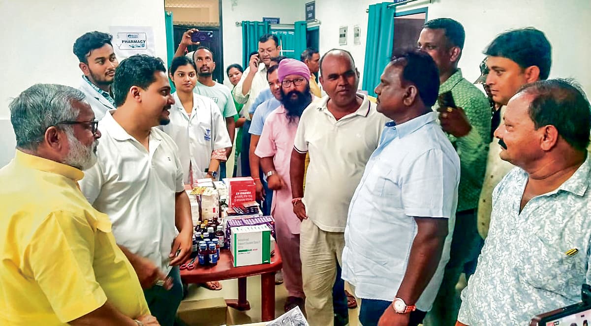 Chaibasa News : हाइटेक मेडिकल अस्पताल की ओर से स्वास्थ्य जांच शिविर आयोजित