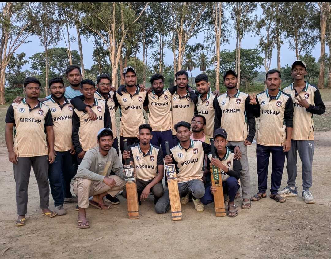 East Singhbhum News : कुइयानी को 10 विकेट से हराकर बिरखाम की टीम बनी चैंपियन