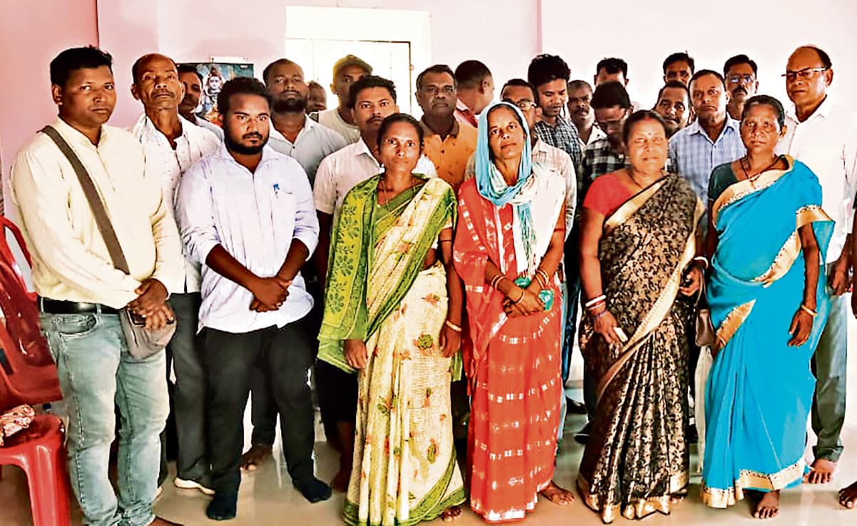 Chaibasa News : ग्रामीण राशन डीलरों ने विभाग से खाद्यान्न जल्द उपलब्ध कराने की मांग की