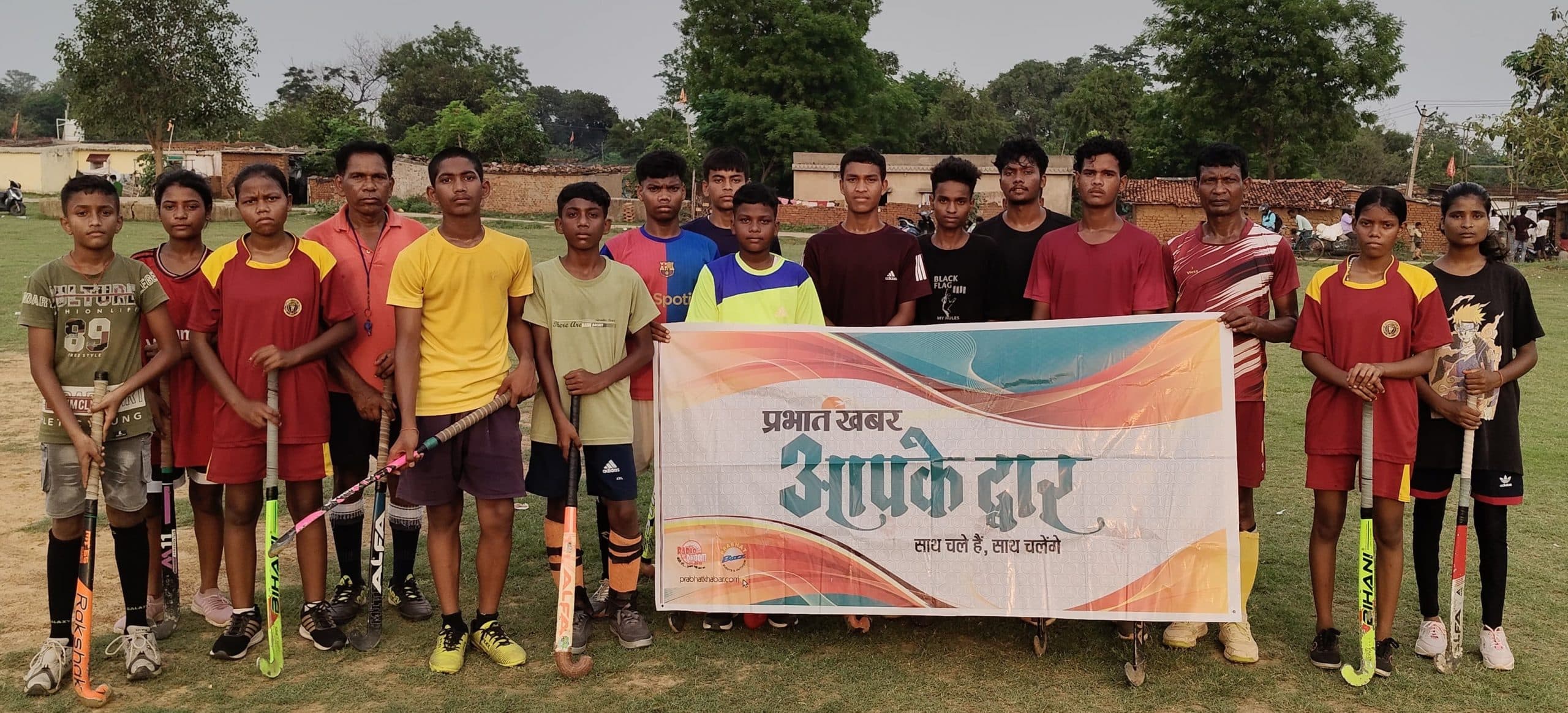 Bokaro News : संसाधनों की कमी व उबड़-खाबड़ मैदान पर अभ्यास करने को विवश हैं हॉकी खिलाड़ी, सरकार मदद करे, तो देश दुनिया में बजायेंगे डंका