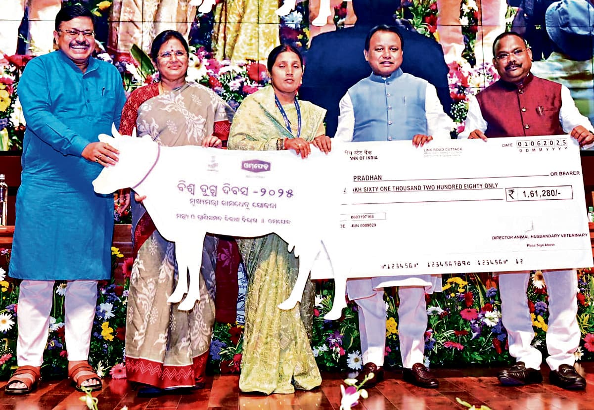 Bhubaneswar News: ओमफेड डेयरी के किसानों को दूध पर प्रति लीटर तीन रुपये अतिरिक्त मिलेंगे