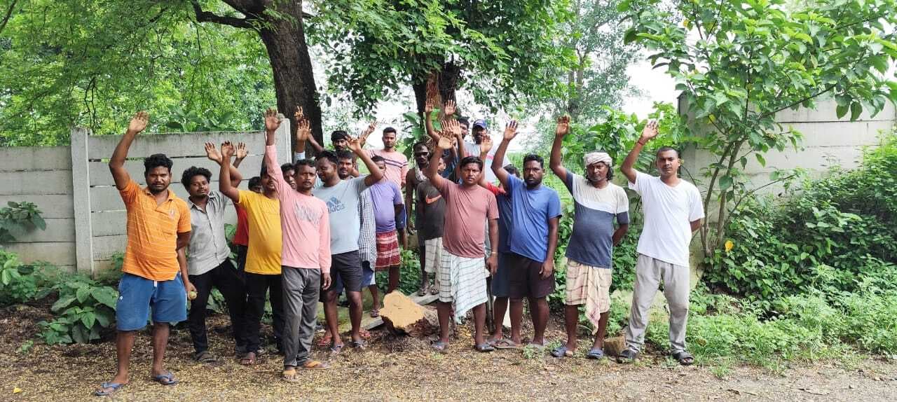 East Singhbhum News : पेड़ों को काटने पर भड़के ग्रामीण, प्रदर्शन