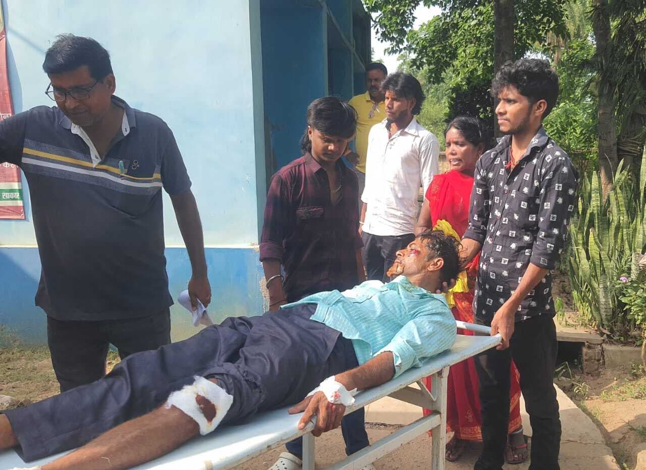 सड़क दुर्घटना में बाइक चालक जख्मी