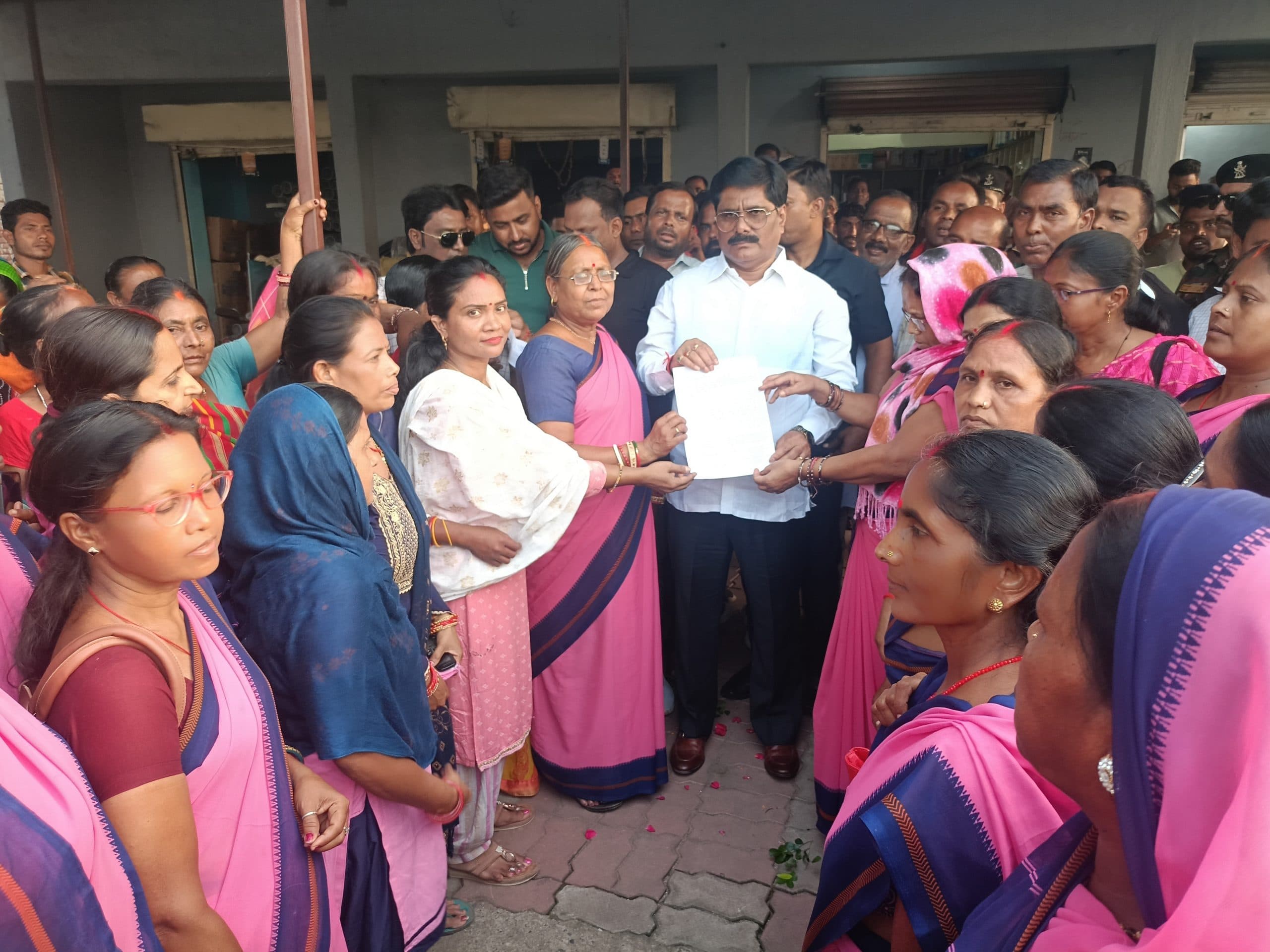 मंत्री योगेंद्र प्रसाद ने डीसी को दिये जांच के निर्देश