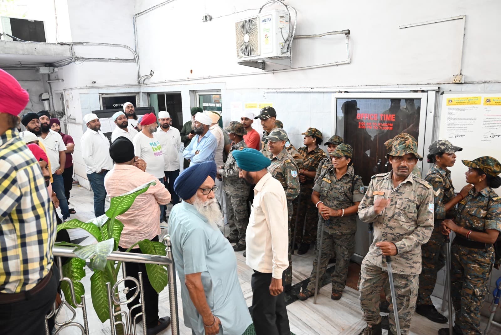 Jamshedpur News : प्रधान के चुनाव को लेकर साकची गुरुद्वारा परिसर हंगामा, पुलिस ने संभाला मोर्चा