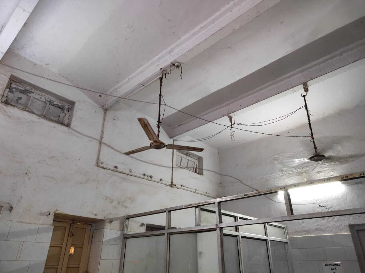 Patna News : गर्दनीबाग अस्पताल में जन औषधि केंद्र बंद, चिलर मशीन भी है खराब