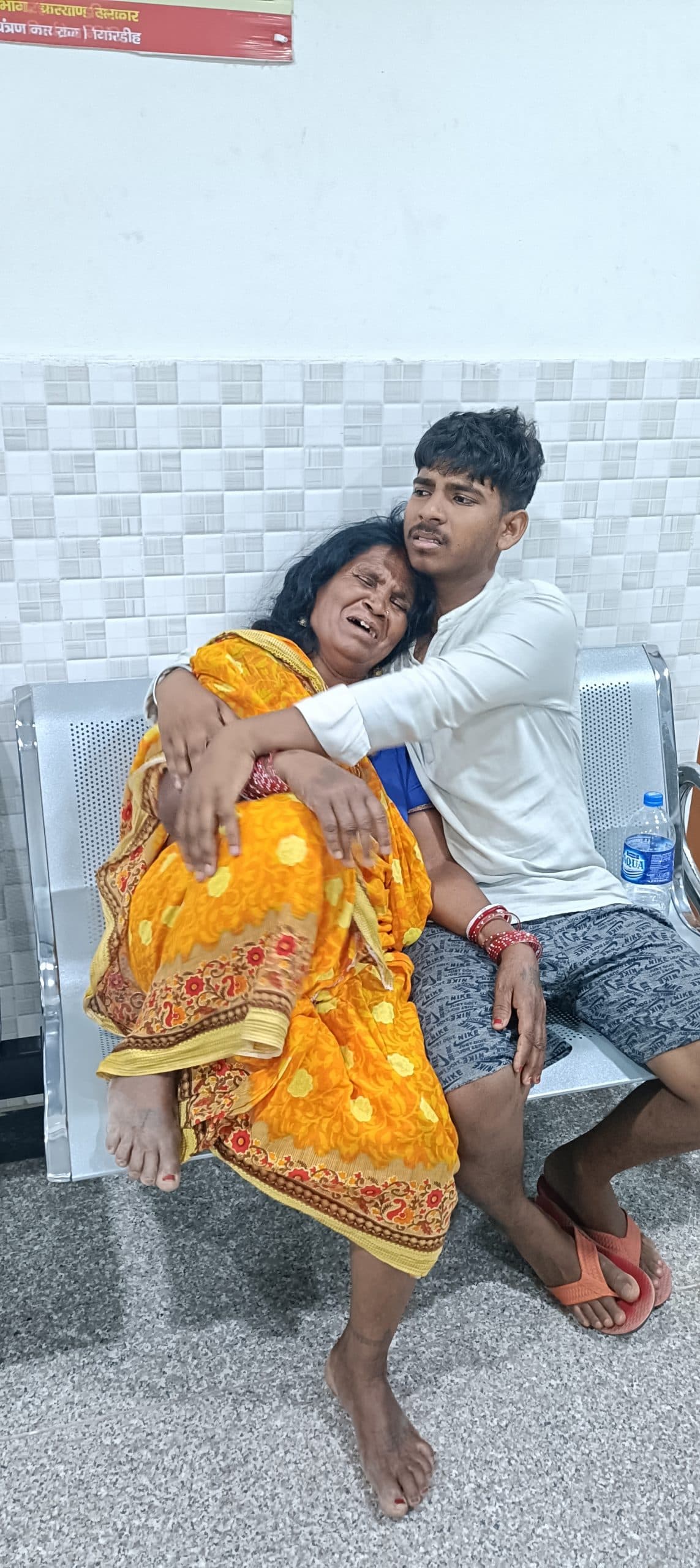 Giridh News: जमुआ सीएचसी में इलाज के अभाव में घायल युवक की मौत, परिजनों ने किया हंगामा