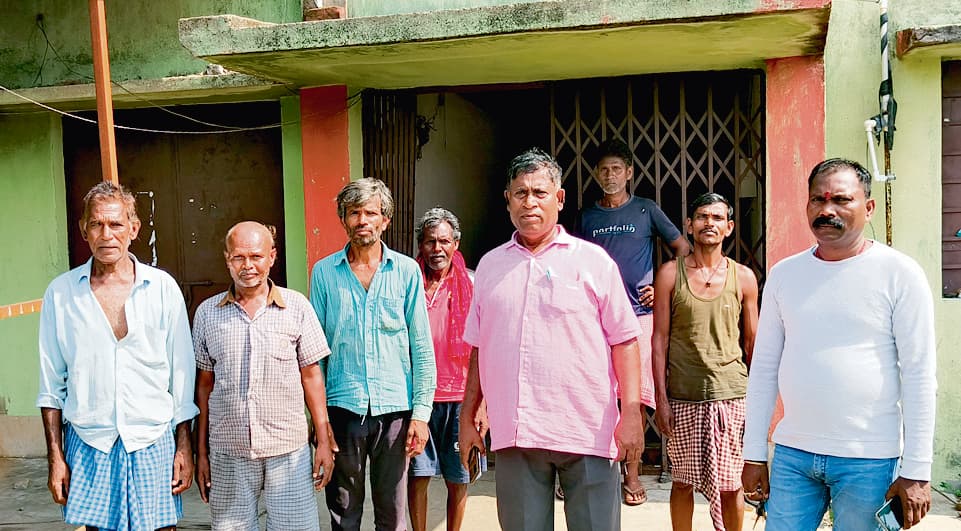 Dhanbad News : सात वर्षों से तिलैया पंचायत भवन में चल रहा पुलिस कैंप बंद