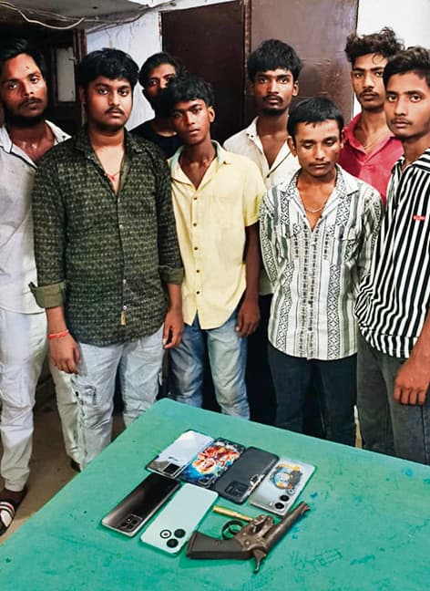 Patna News : कार में बैठ कर अपराध की साजिश रच रहे पांच आरोपित गिरफ्तार, कार और कट्टा जब्त