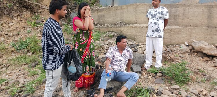 Dhanbad News: इकलौते बेटे का शव देख माता पिता बार-बार हो रहे थे बेहोश