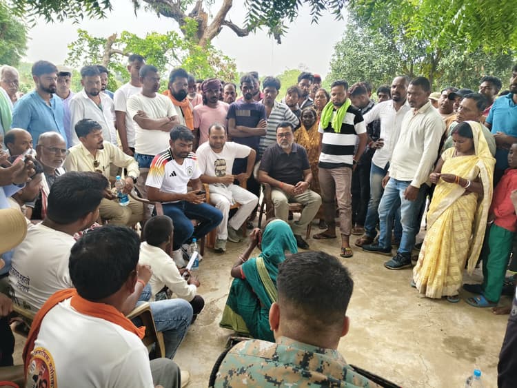 Giridh News: पीड़ित परिवार से मिले डुमरी विधायक जयराम, दी सांत्वना