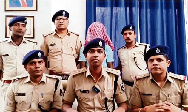 Patna News : राजीव नगर से चेन स्नैचिंग करने वाला शातिर गिरफ्तार