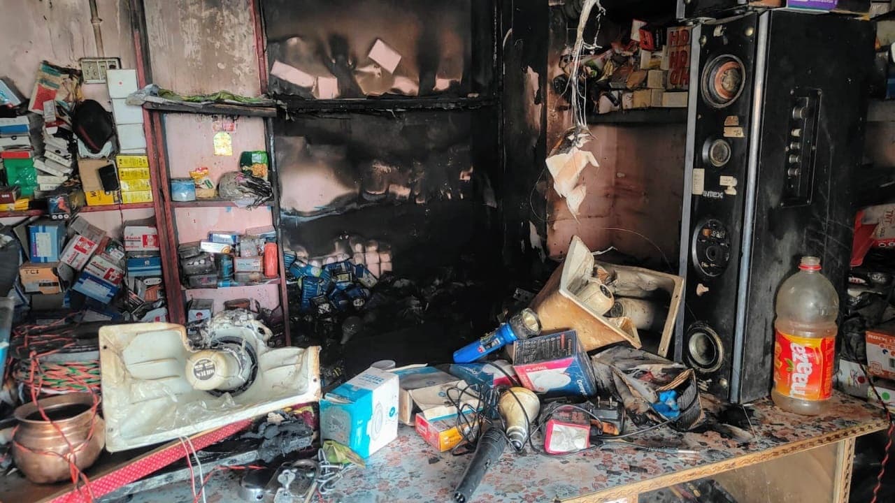 Motihari: इलेक्ट्रिक दुकान में शॉट सर्किट से लगी आग