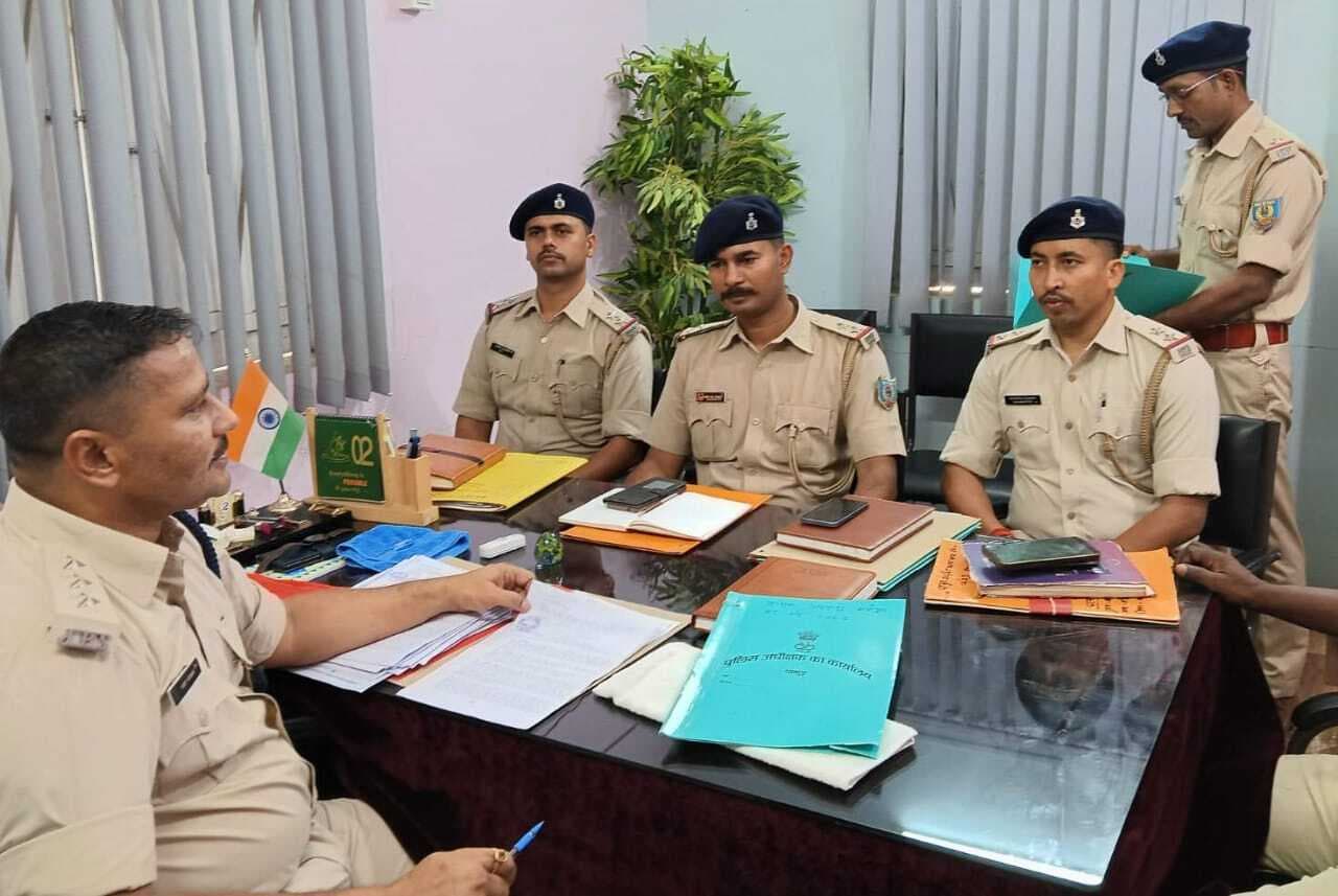 फरार आरोपियों की सूची तैयार कर करें गिरफ्तारी : एसडीपीओ