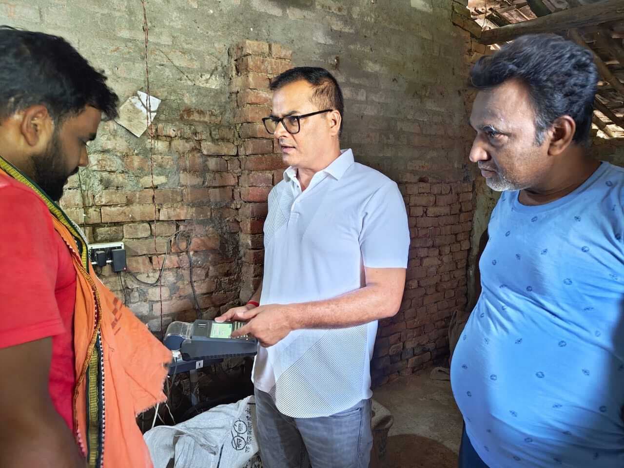 बीडीओ ने की राशन वितरण रजिस्टर की जांच