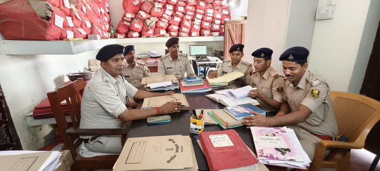 इंस्पेक्टर ने क्राइम मीटिंग में थानाध्यक्षों को दिये निर्देश