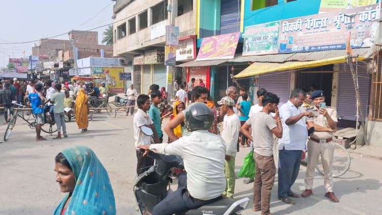 Samastipur News:सरायरंजन बाजार के व्यवसायियों ने प्रतिष्ठान बंद कर किया सड़क जाम