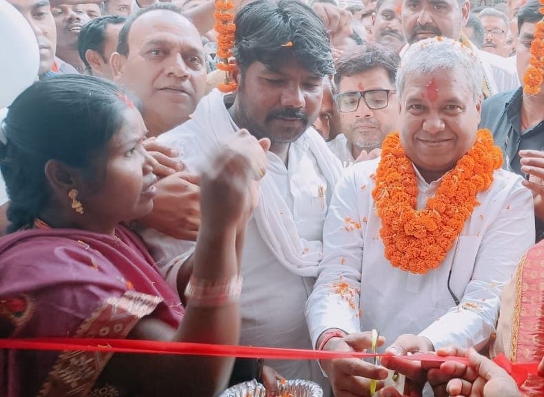 हम पार्टी के कार्यालय का मंत्री ने किया उद्घाटन