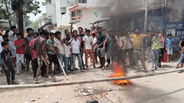 Motihari : नकछेद टोला में बिजली को लेकर लोगों ने जाम की सड़क