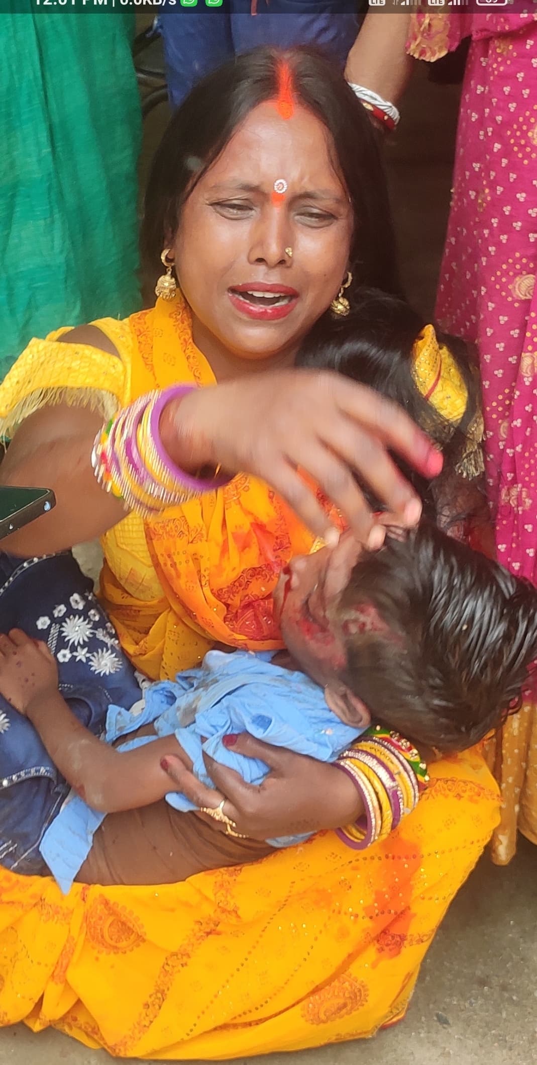 ऑटो पलटने से एक महिला समेत तीन घायल, एक गंभीर