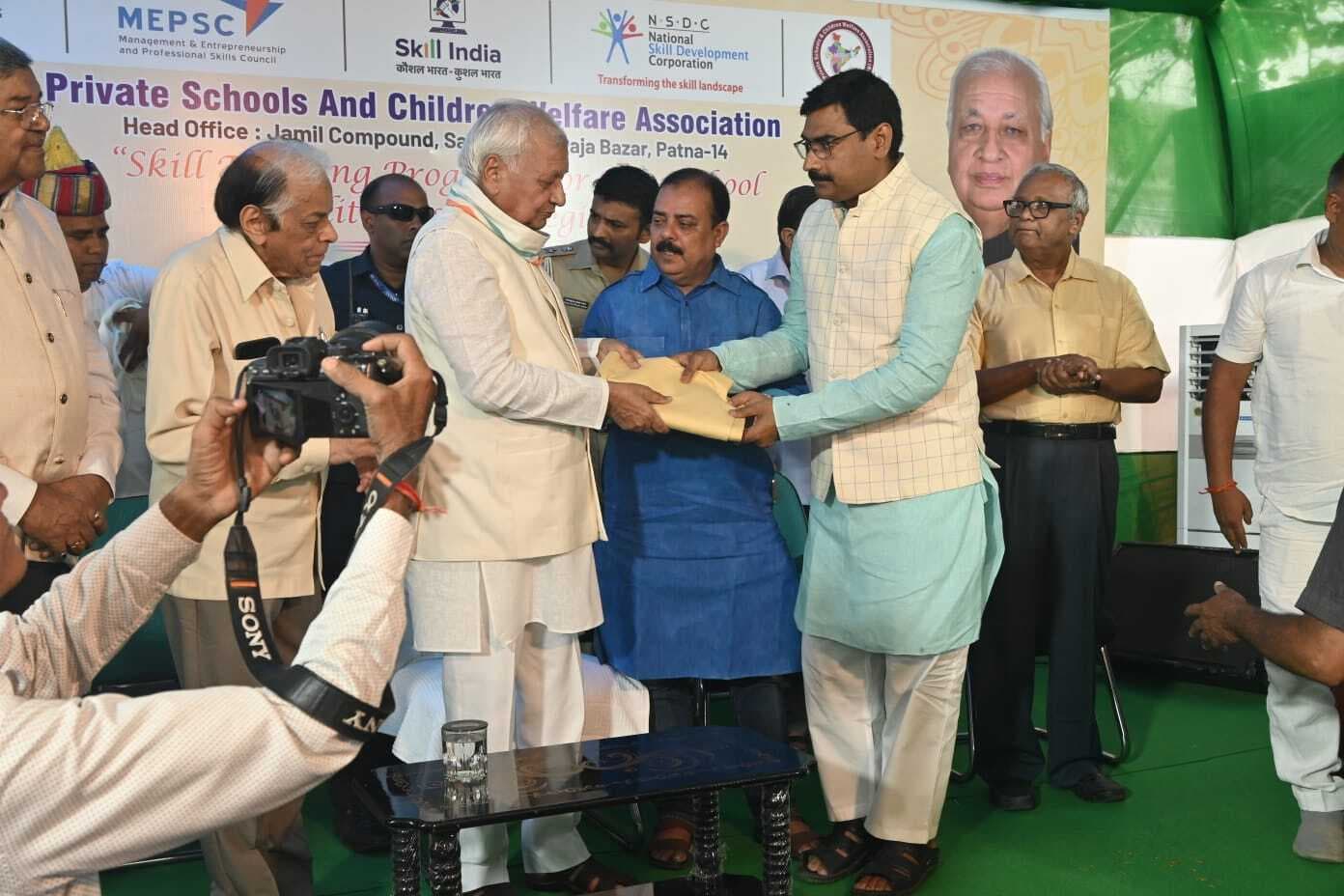 डॉ जाफर पयामी को राज्यपाल  ने स्किल इंडिया के तहत किया सम्मानित