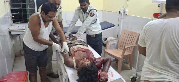 वाहन की टक्कर से दो बाइक सवार गंभीर