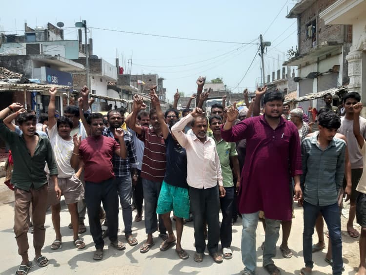 मुआवजे की मांग को लेकर दूसरे दिन भी बाजार बंद व प्रदर्शन जारी