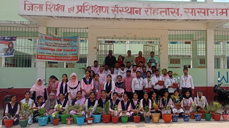 संगोष्ठी में पौधे व गमले देकर दिया पर्यावरण संरक्षण का संदेश