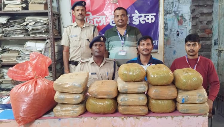 गया जंक्शन से 35 किलो गांजा बरामद, तस्कर फरार