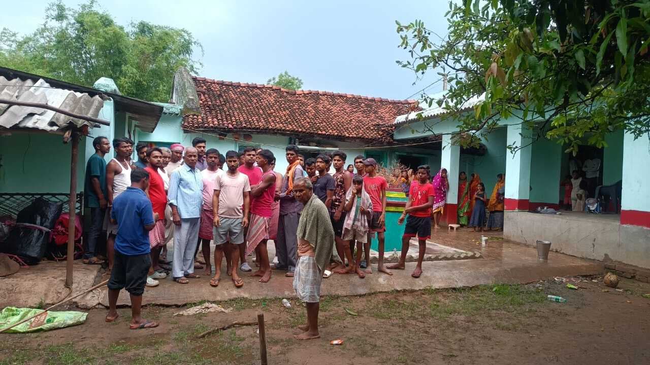 वज्रपात से सिकदारडीह में गाय मरी, बाल-बाल बचे लोग