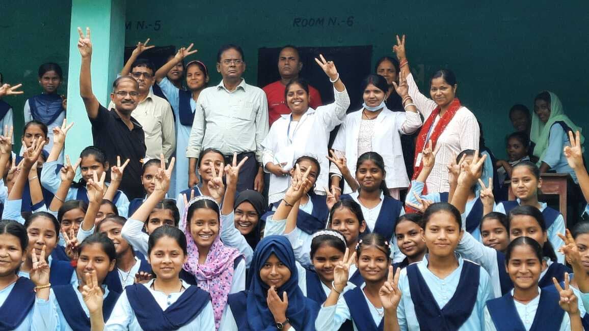 जिले में सर्वाइकल कैंसर से बचाव के लिए नौ से 14 साल की बच्चियों लगाया जा रहा टीका