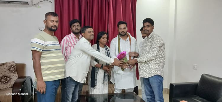 सोशल मीडिया पर सीएम के काम की चर्चा