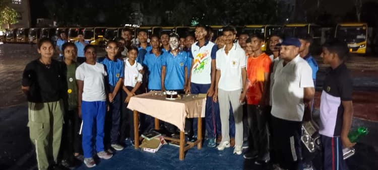 शिविर में कैडेट का जन्मदिन किया सेलिब्रेट
